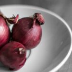 amazing-facts-about-glass-onion_featured-1