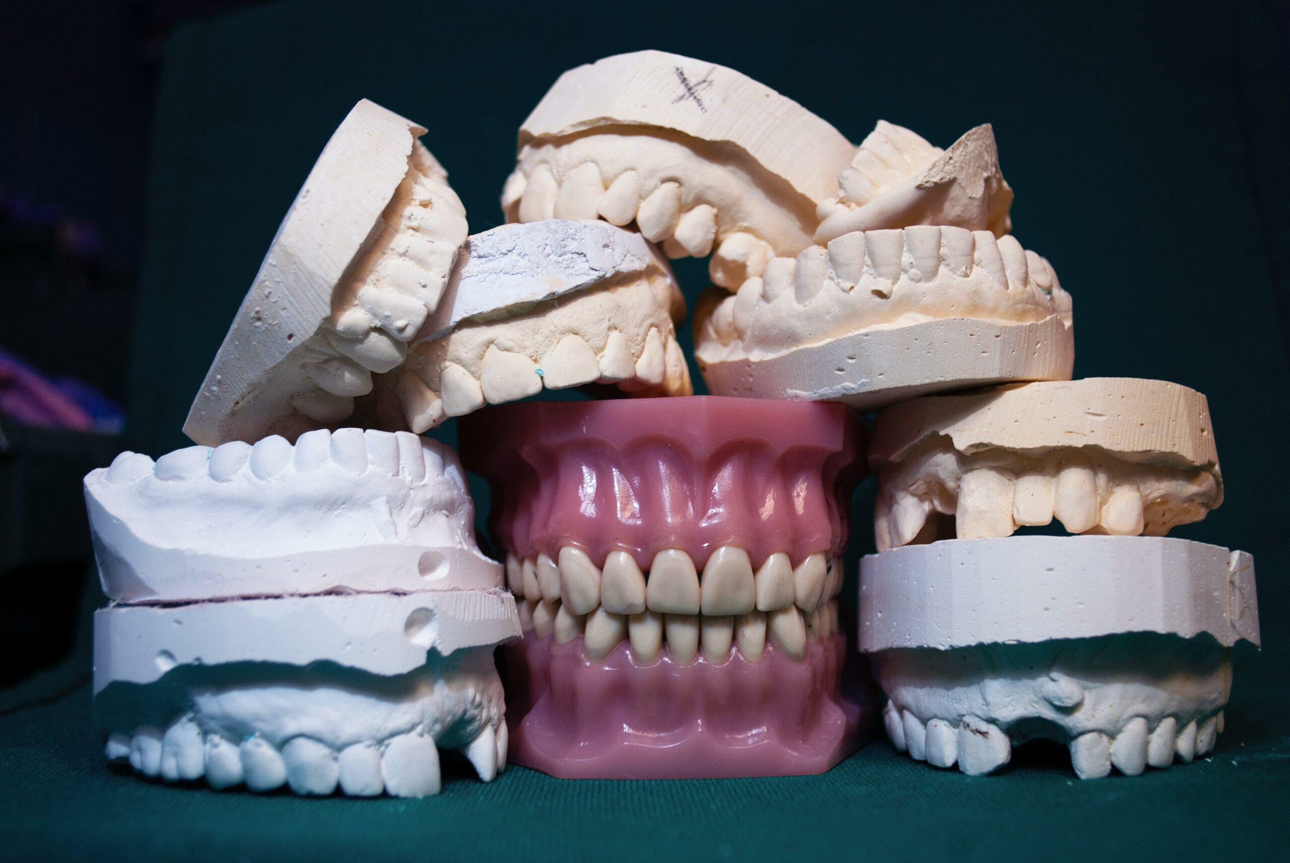 celebrities wearing complete dentures