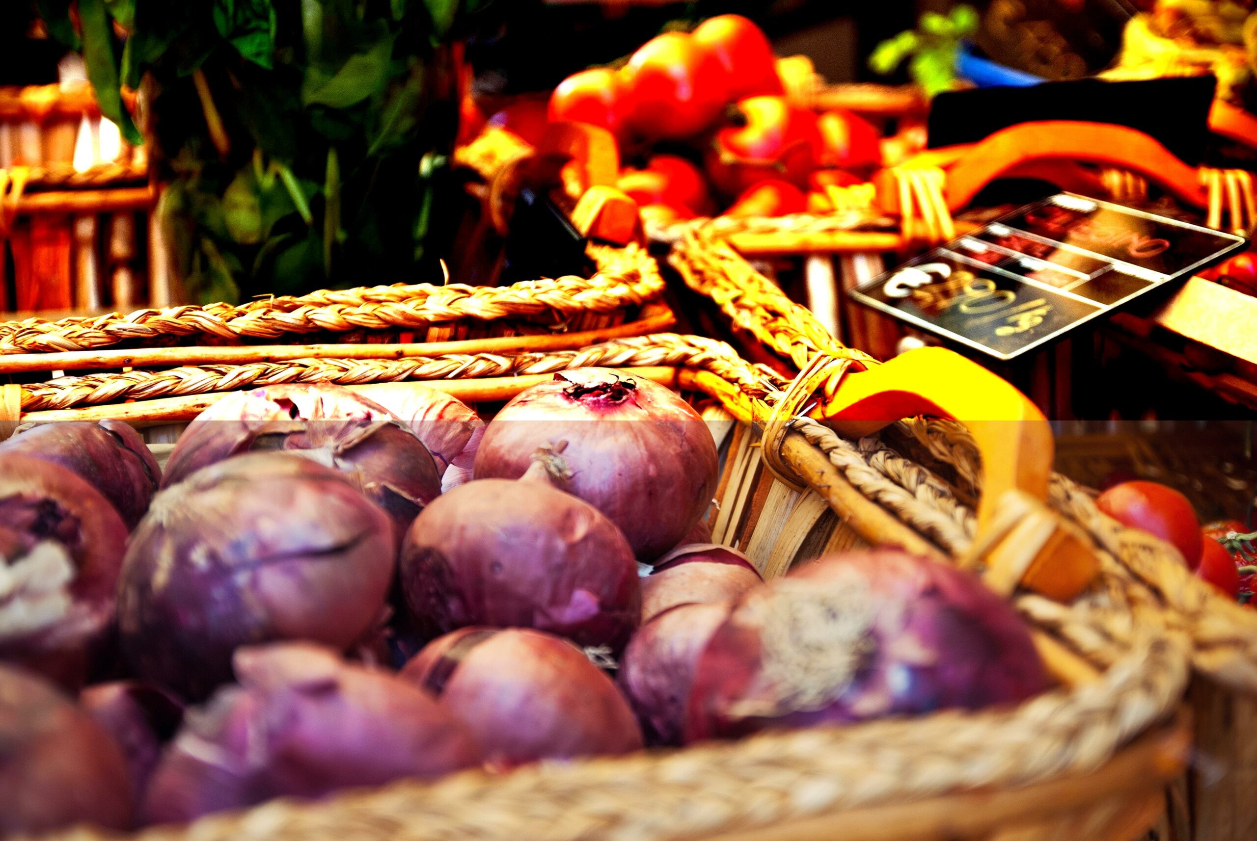 fun facts about glass onion