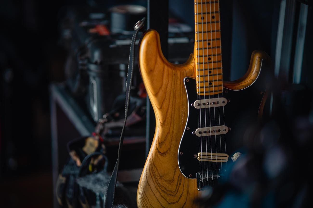10 Facts About Electric Guitars