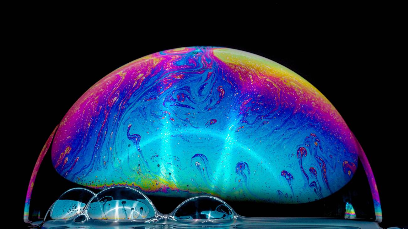How do bubbles form in water