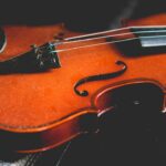 how-to-hold-a-violin-bow_featured