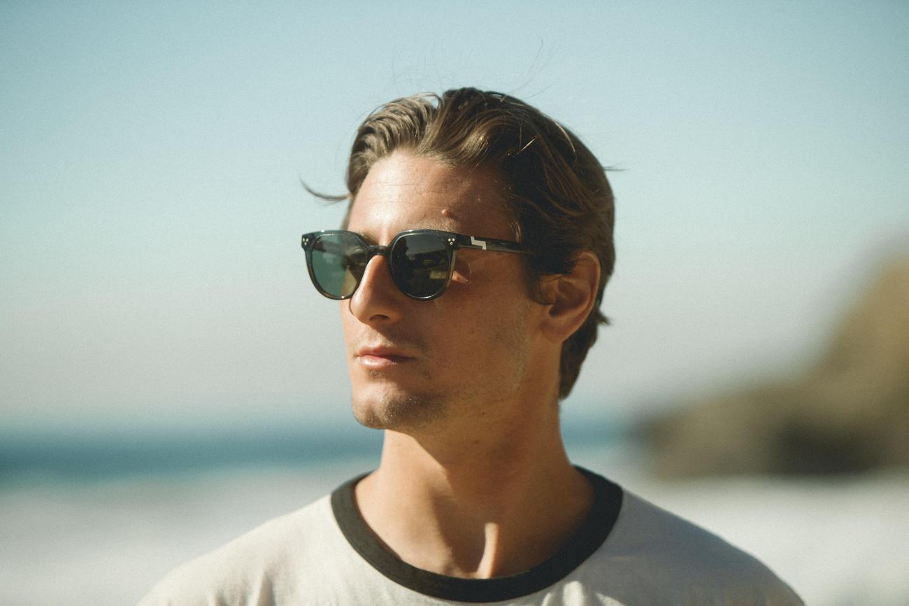 how to measure sunglasses size