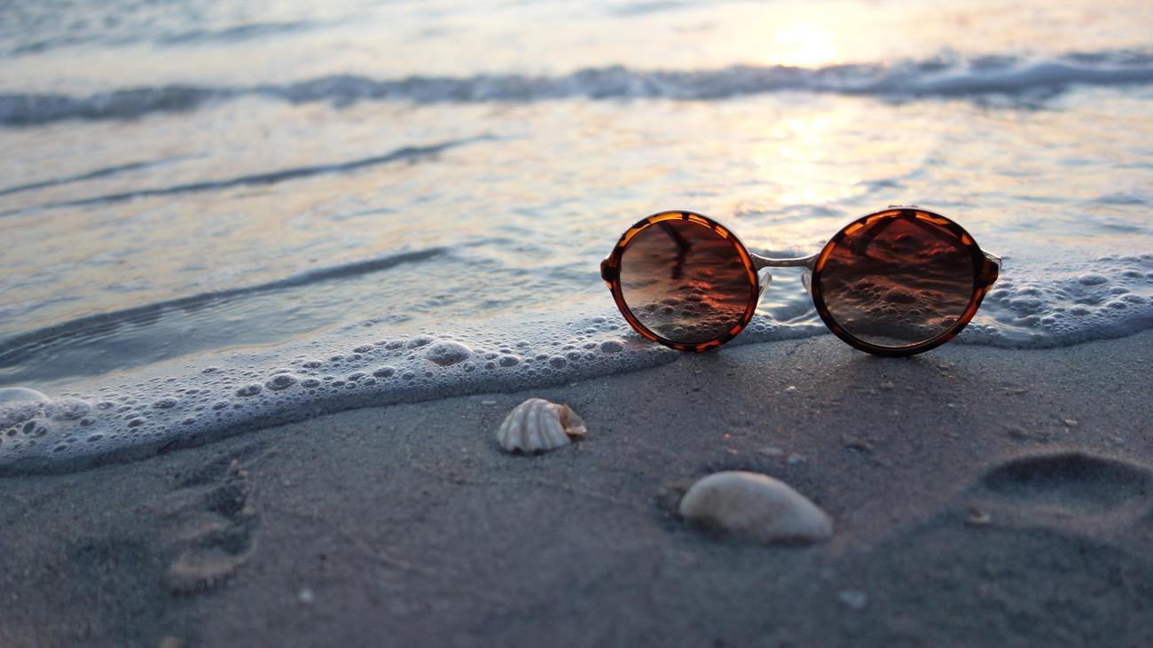 how to measure sunglasses size
