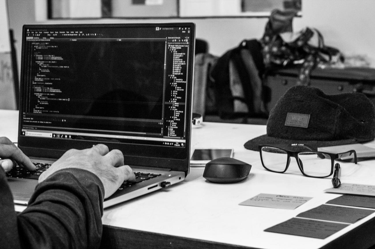 which of the following is not a popular computer programming language
